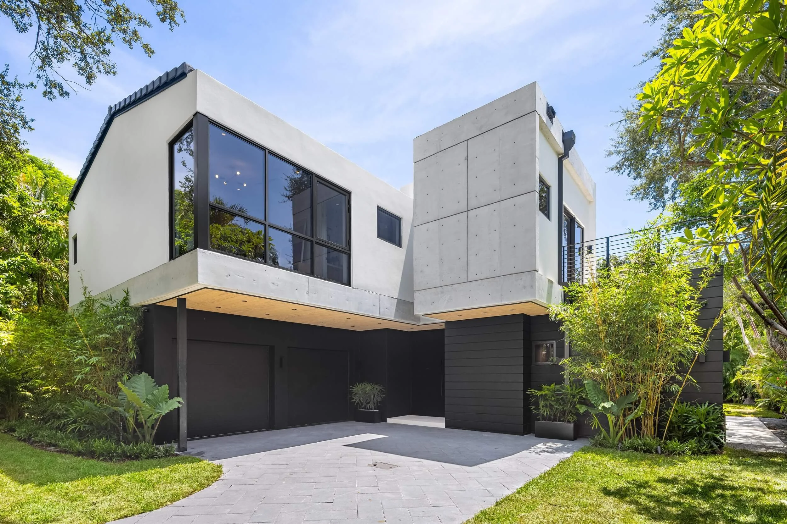 4024 Bonita — front exterior