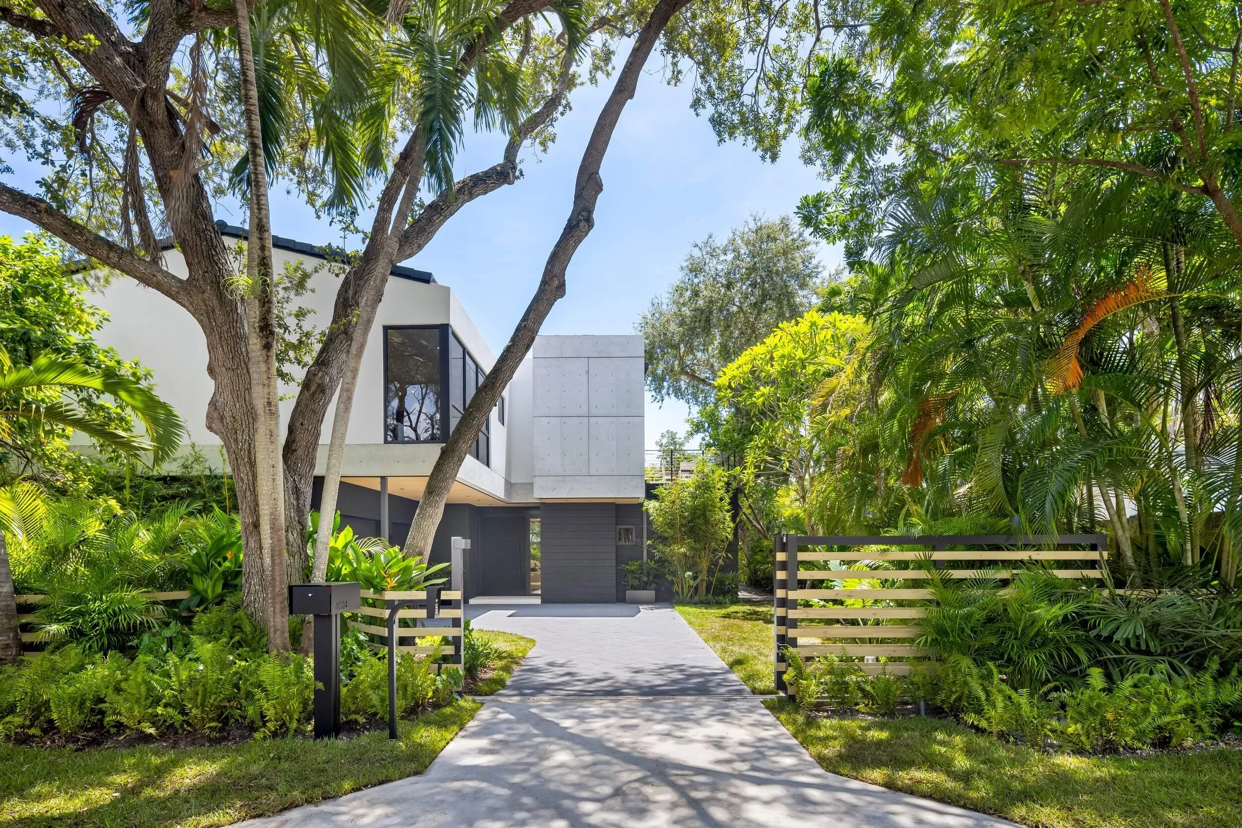 4024 Bonita — front exterior