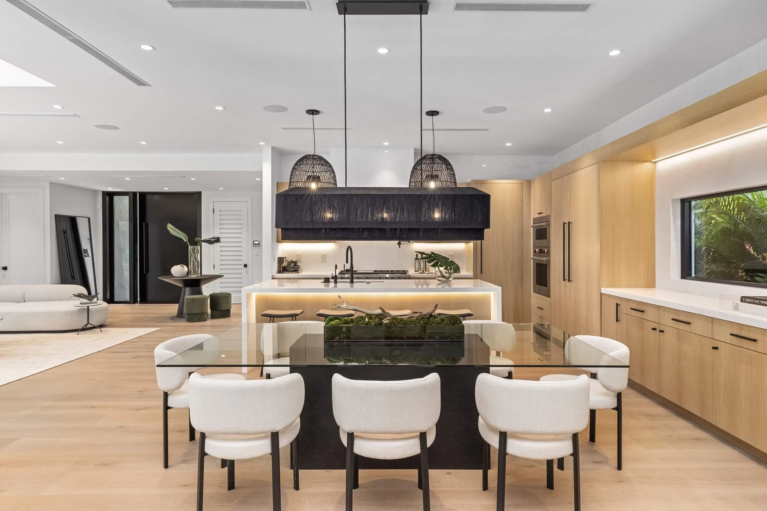 4024 Bonita — interior