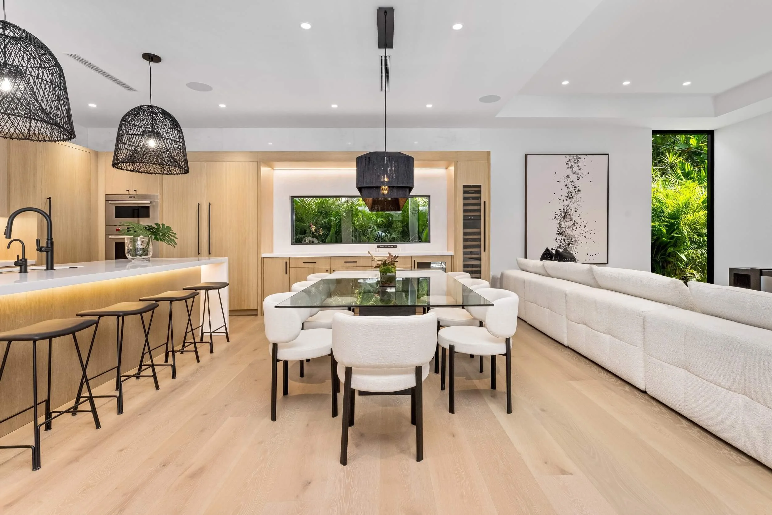 4024 Bonita — interior
