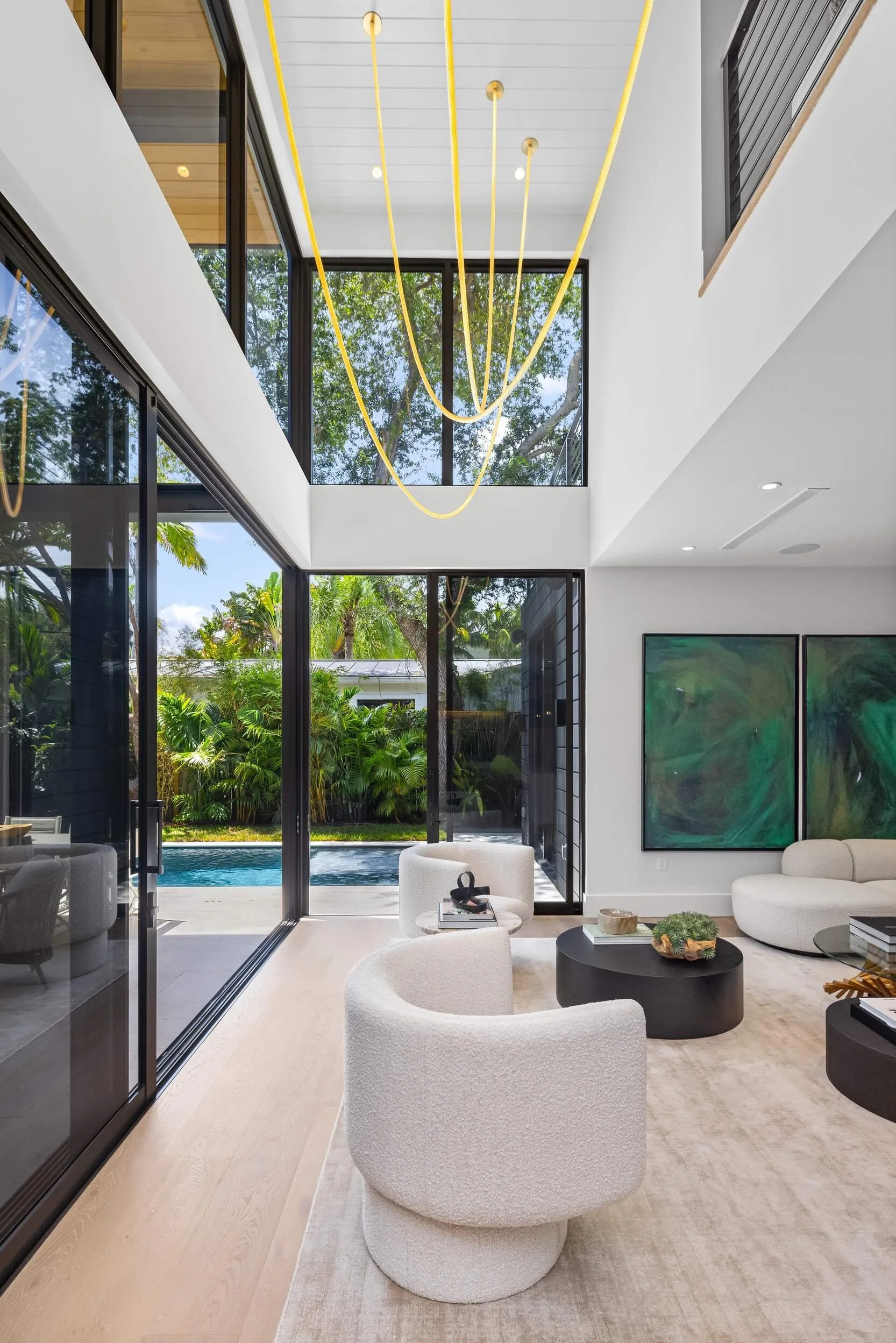 4024 Bonita — living room