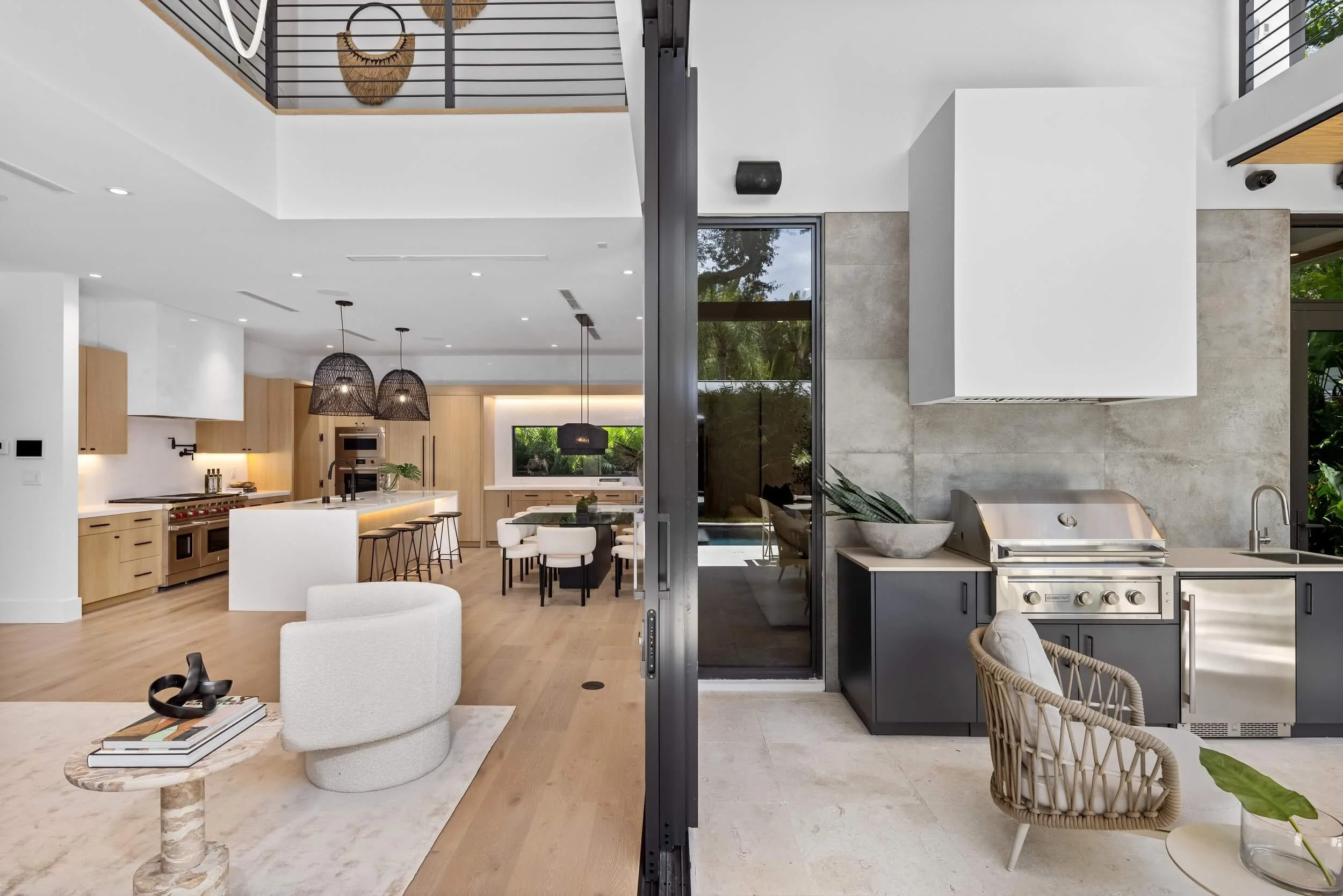 4024 Bonita — living room