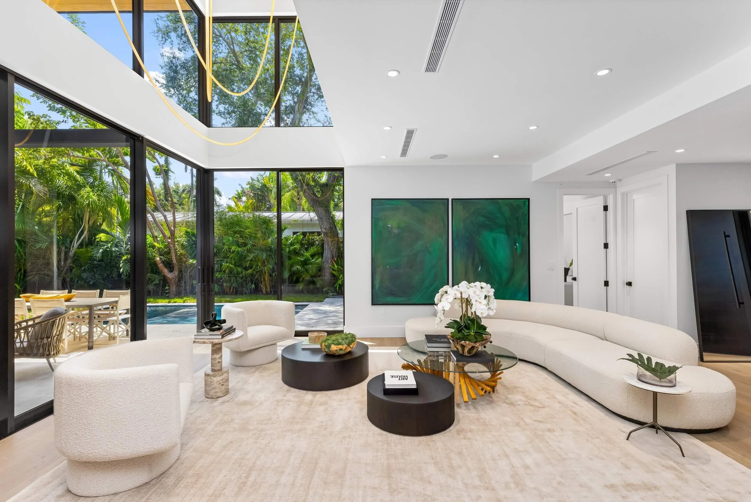 4024 Bonita — living room