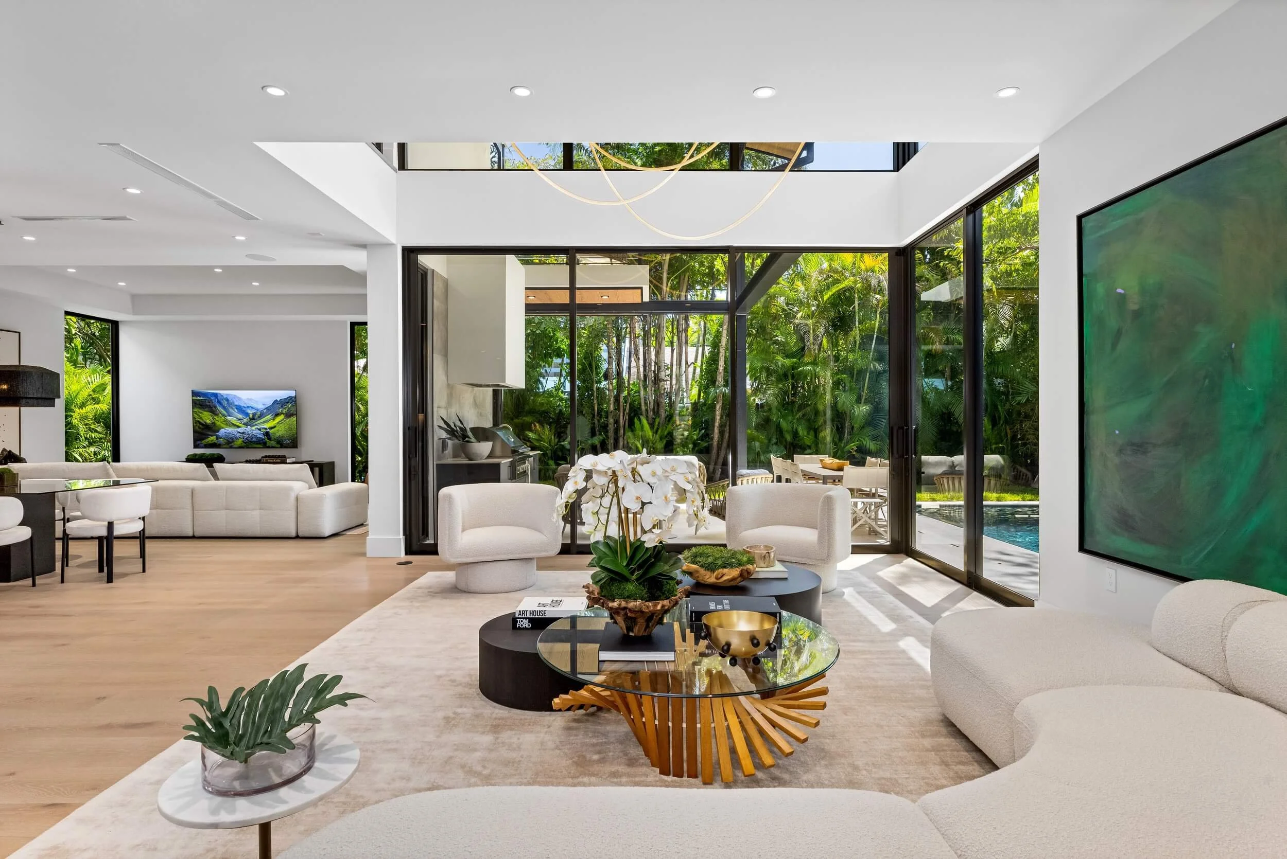 4024 Bonita — living room