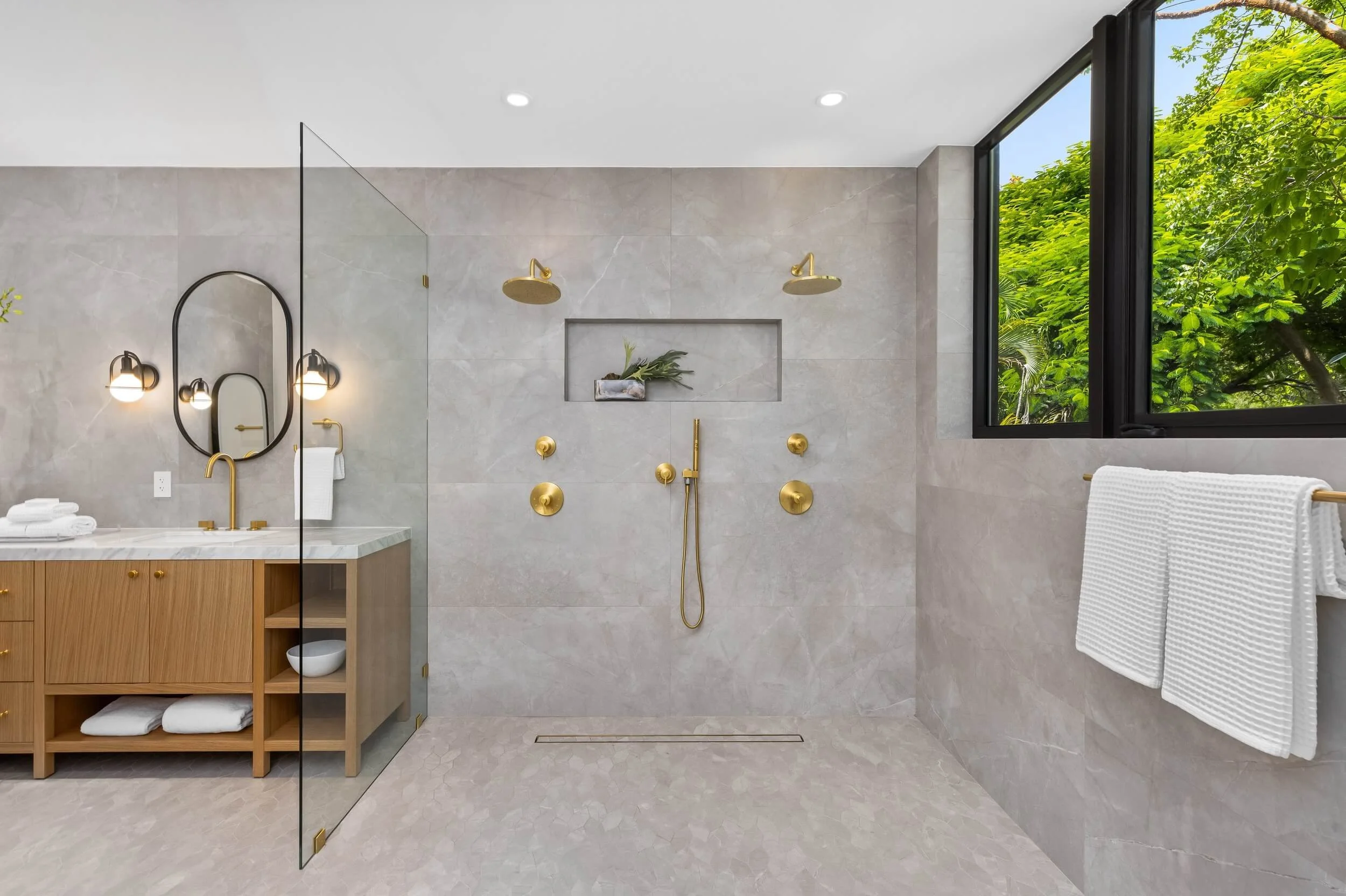 4024 Bonita — bathroom