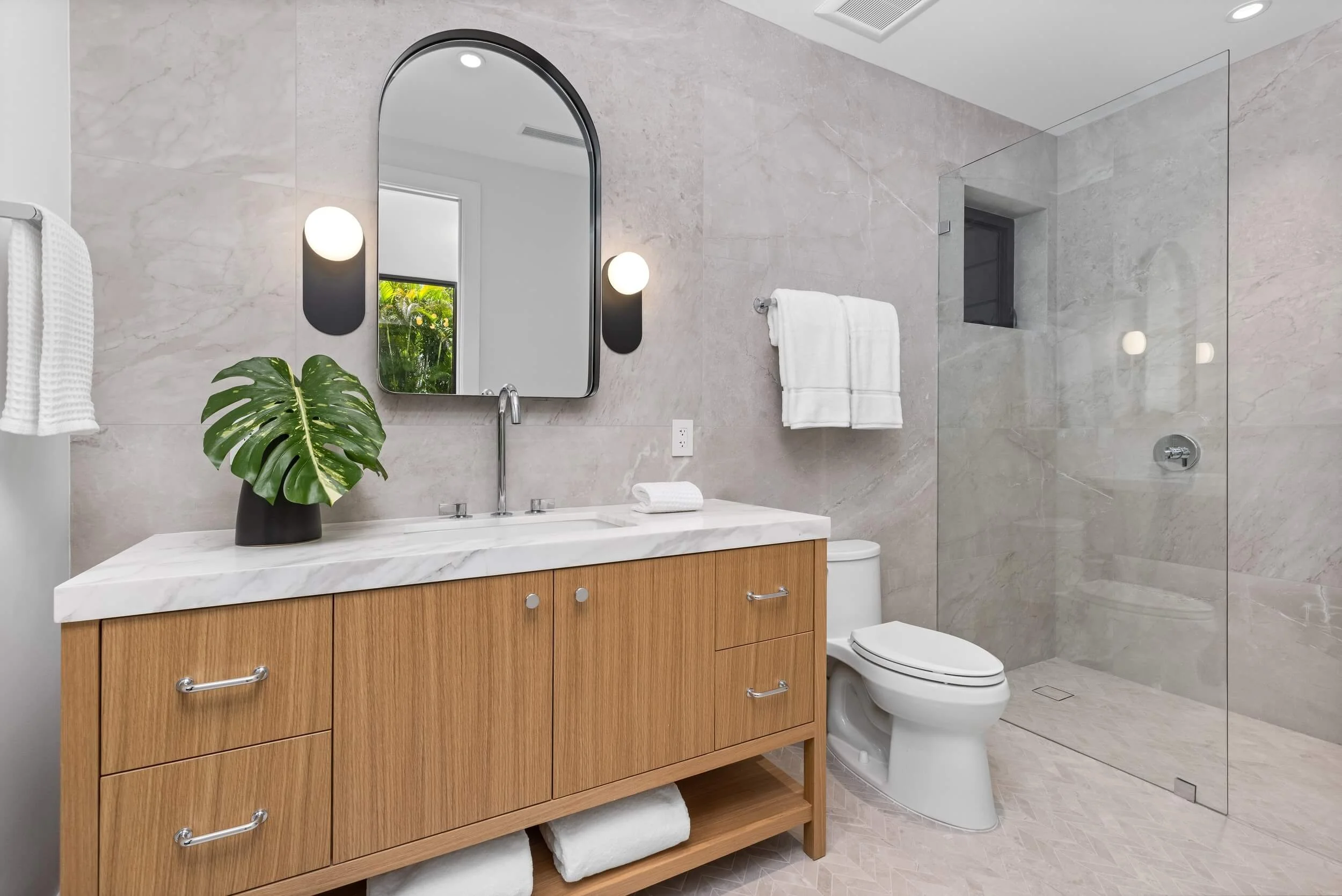 4024 Bonita — bathroom