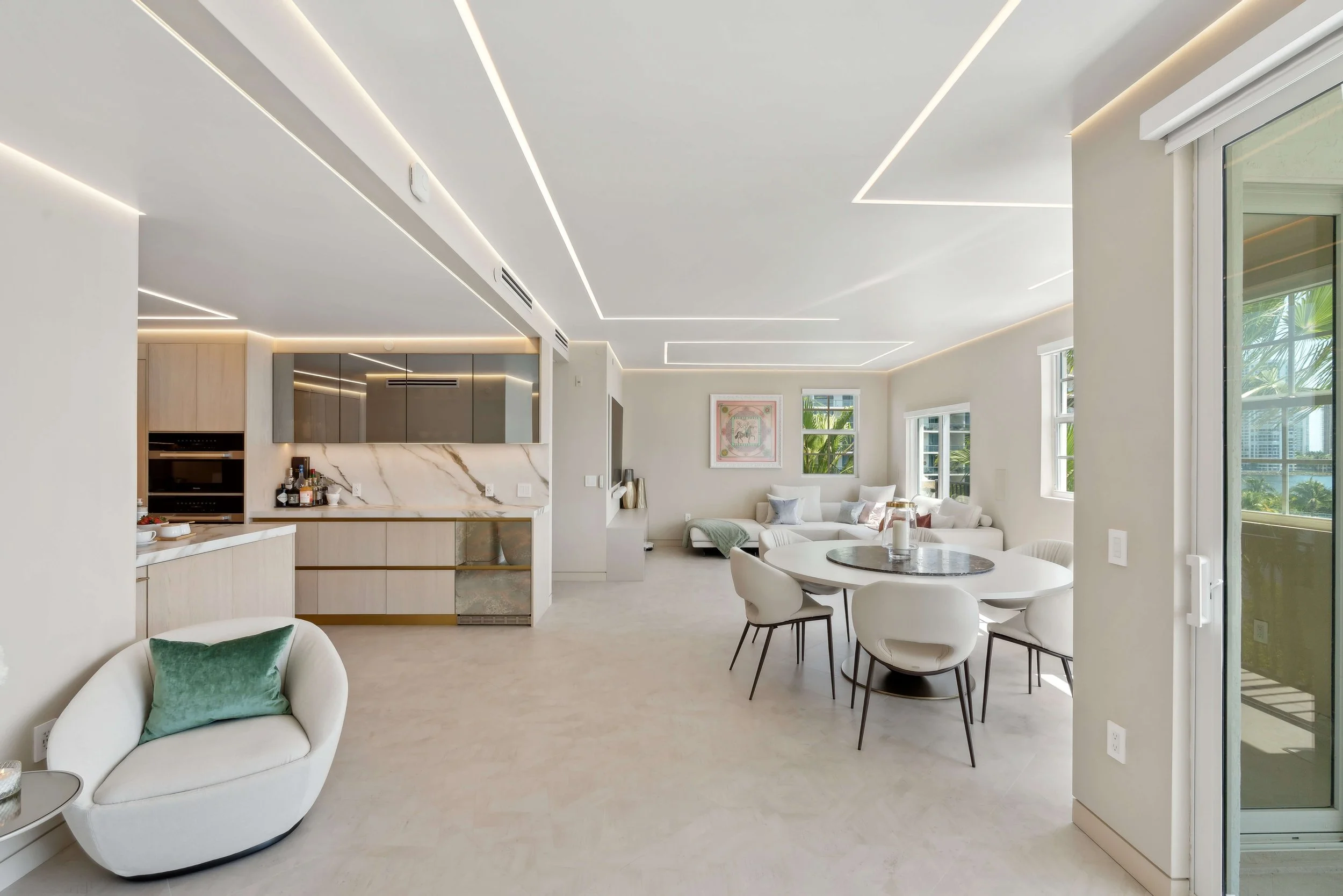 Aventura Condo by the Bay — living room