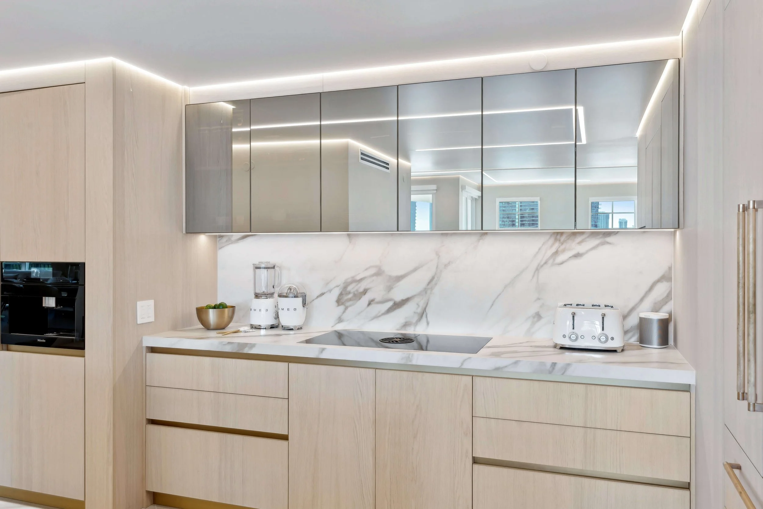 Aventura Condo by the Bay — kitchen
