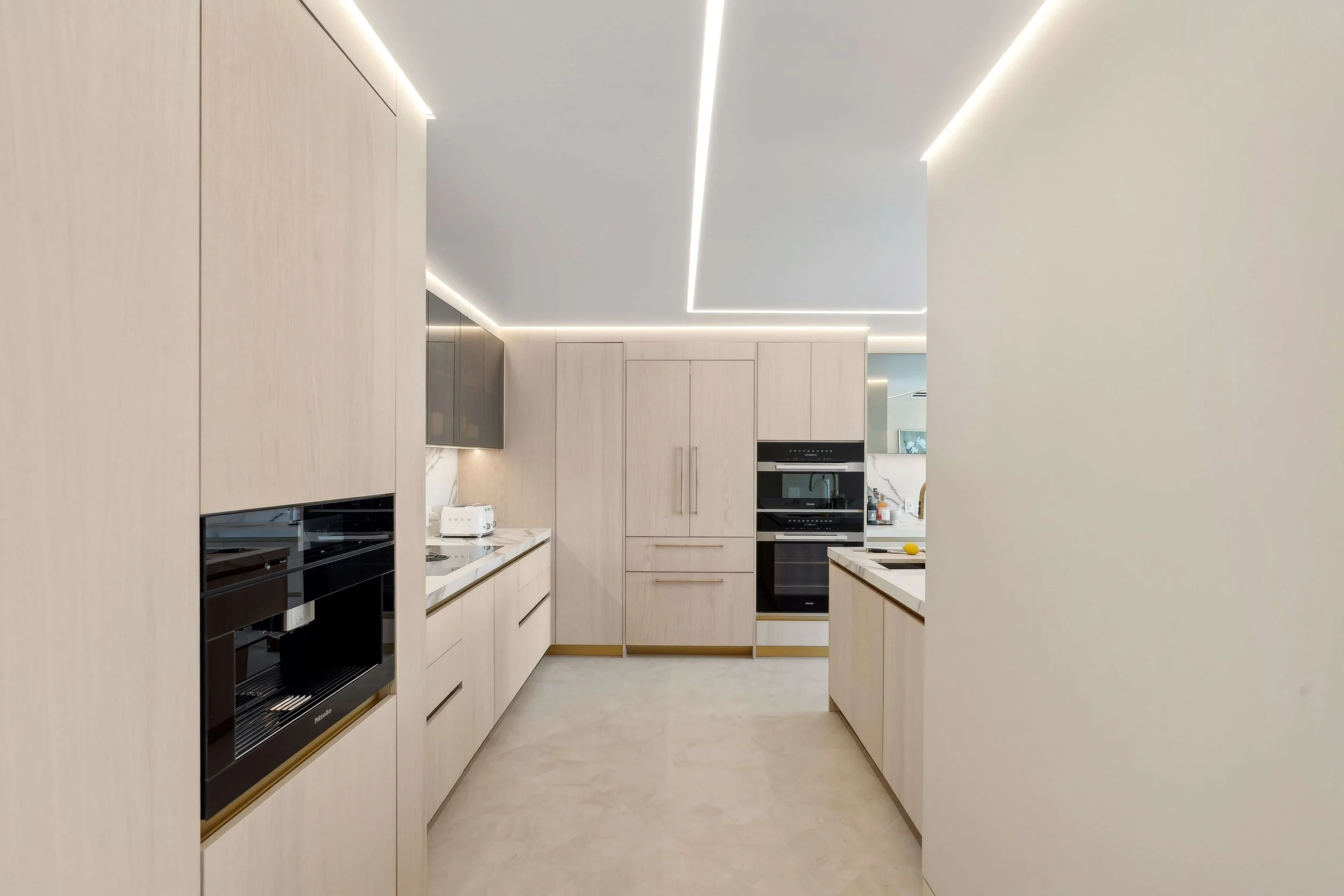 Aventura Condo by the Bay — kitchen