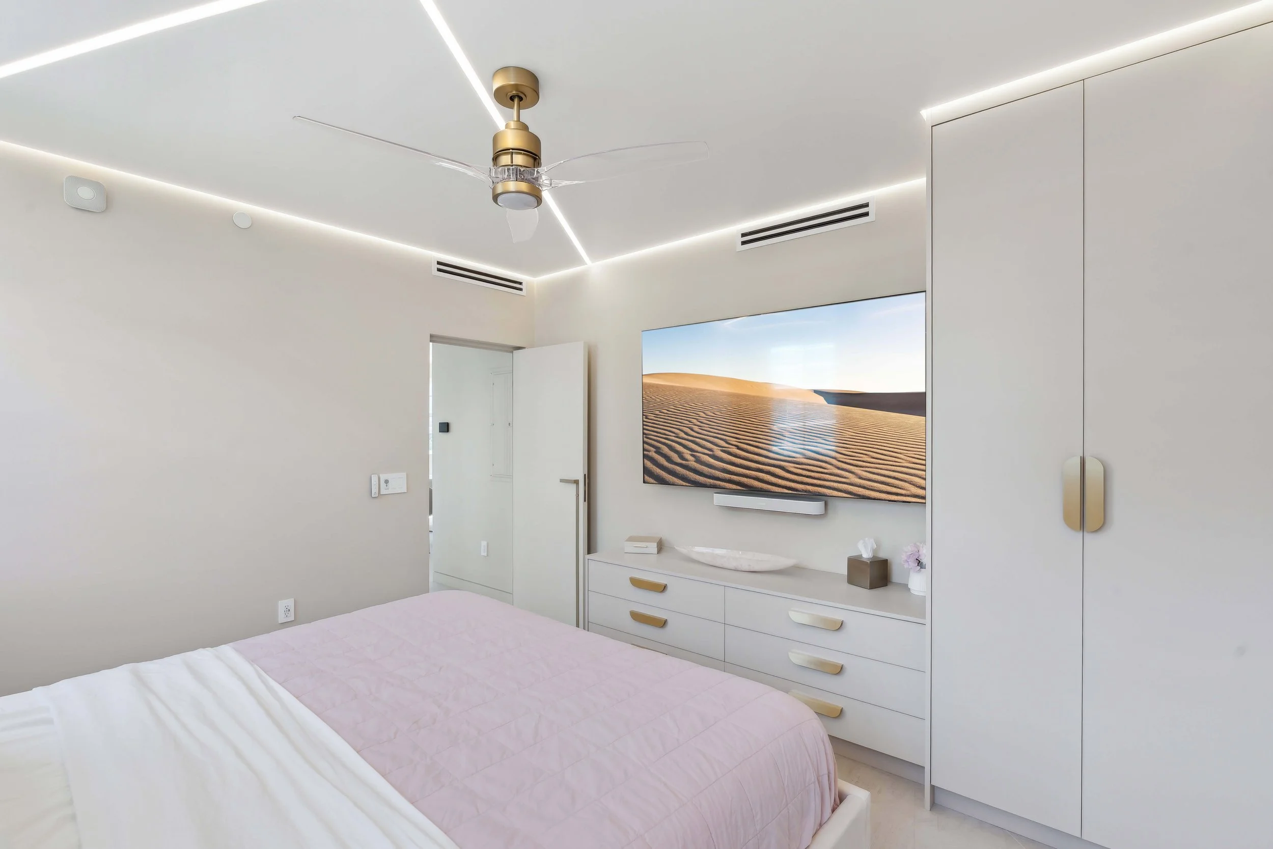 Aventura Condo by the Bay — bedroom