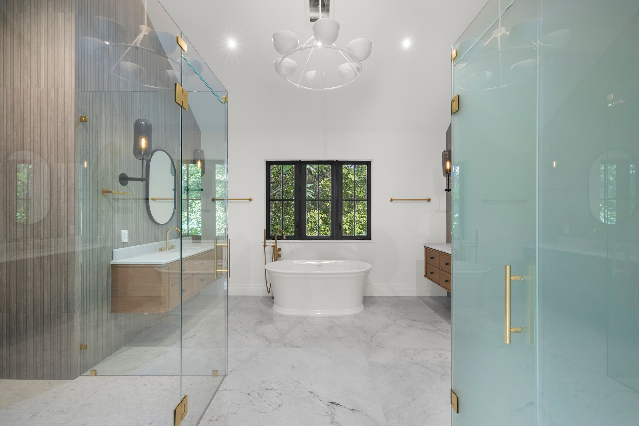 4150 El Prado — primary bath