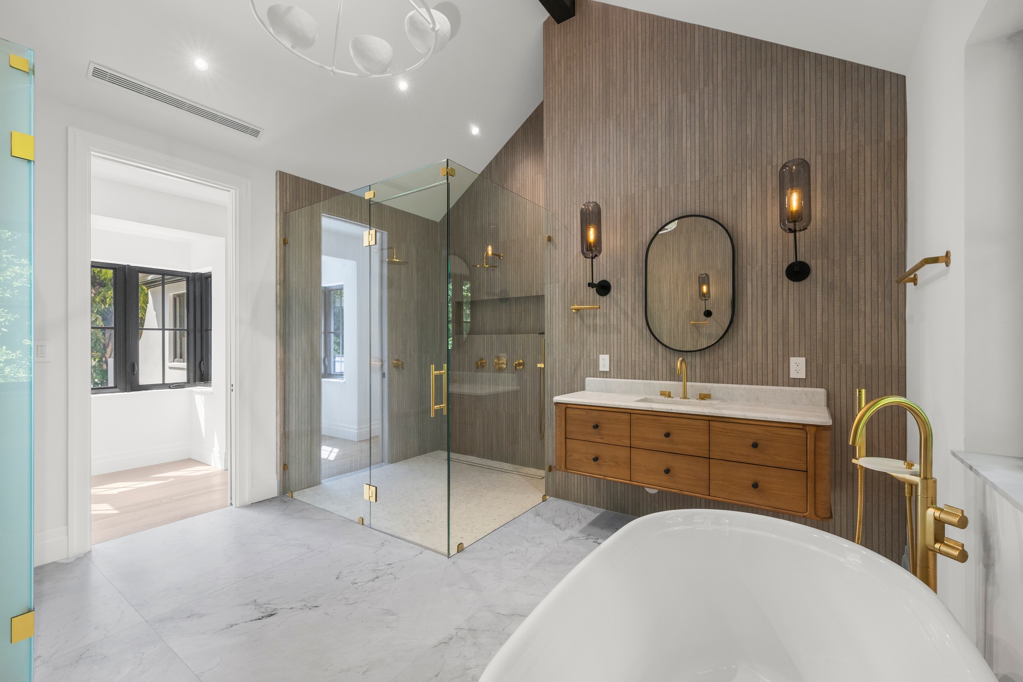 4150 El Prado — primary bath